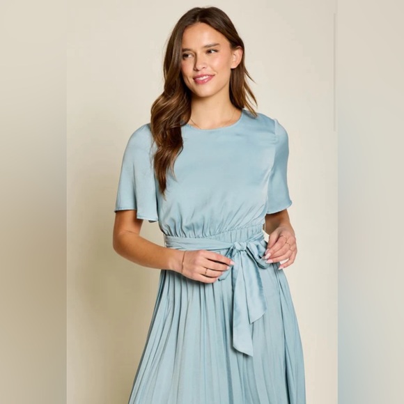 Dull Satin Pleated Dress With Waist Tie size medium - Picture 6 of 7